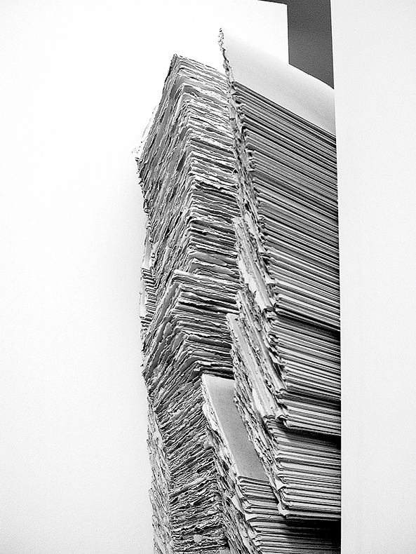 *zwischenRaum Schichtarbeit*, 2001
11 Stapel, Ausschnitt
Galerie der Gegenwart im Braith-Mali-Museum Biberach