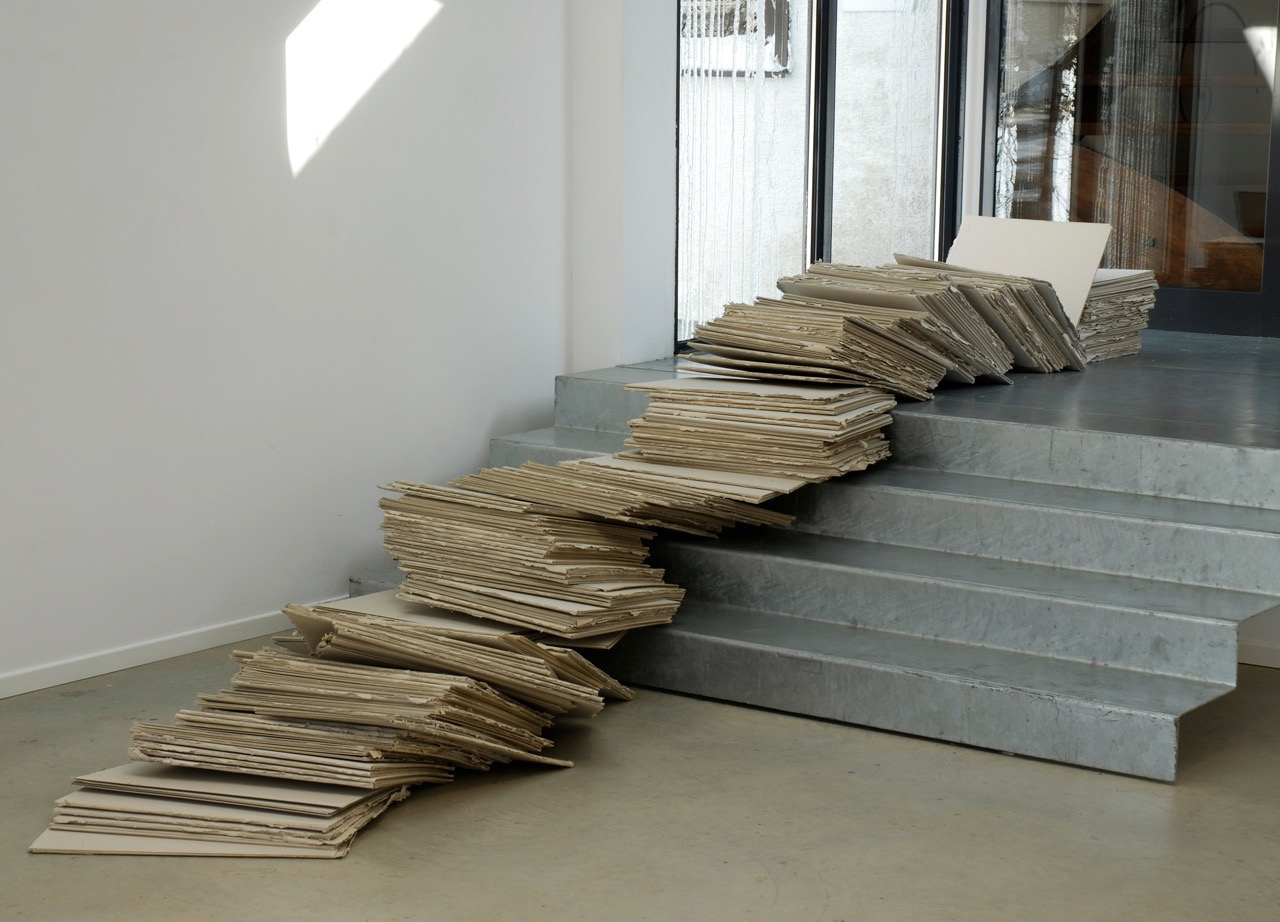 *Stapel*, gest&uuml;rzt, 2008,
Galerie Werner Wohlh&uuml;ter