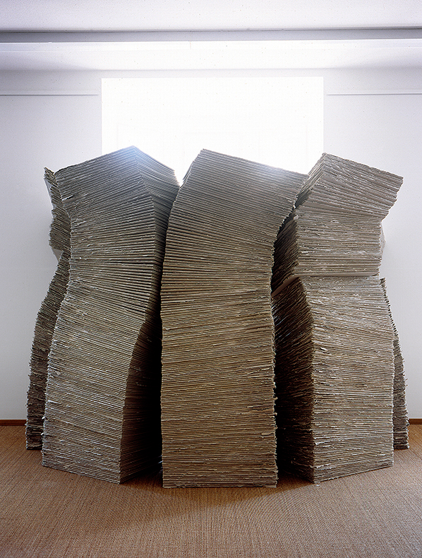 *5 Stapel vor Erker*, 1997
St&auml;dt. Galerie *die F&auml;hre*, Bad Saulgau