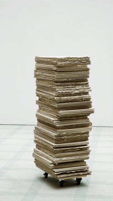 *Schichtarbeit*, 2010, Graupappe, Holz, R&auml;der,
Kreissparkasse Ravensburg