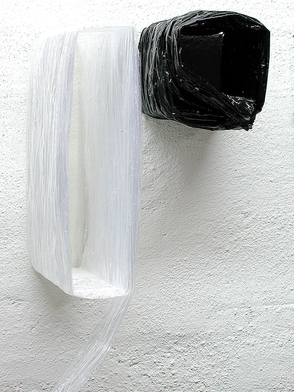 *eingewickelt*, 2007
Folie, 45 x 10 x 23 / 22 x 22 x 37