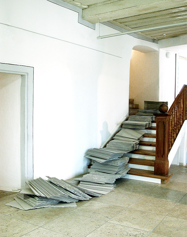 *INNERE LINIE*, 2003
Andrea Kernbach, Graupappe