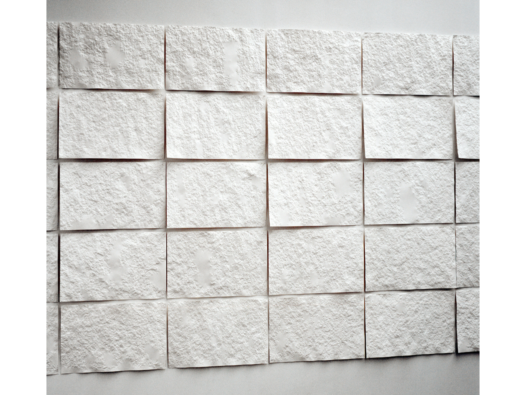 *[schichtweise]:*, 2006
Nikolaus Kernbach, B&uuml;ttenkarton, 145 x 604
Galerie Wohlh&uuml;ter, Leibertingen-Thalheim